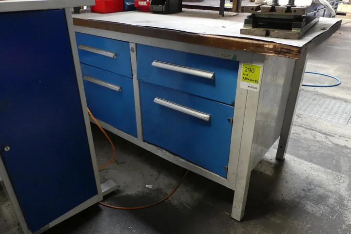 Werkstattschrank, mit Inhalt Maße in cm ca. 150 x 70 x 85